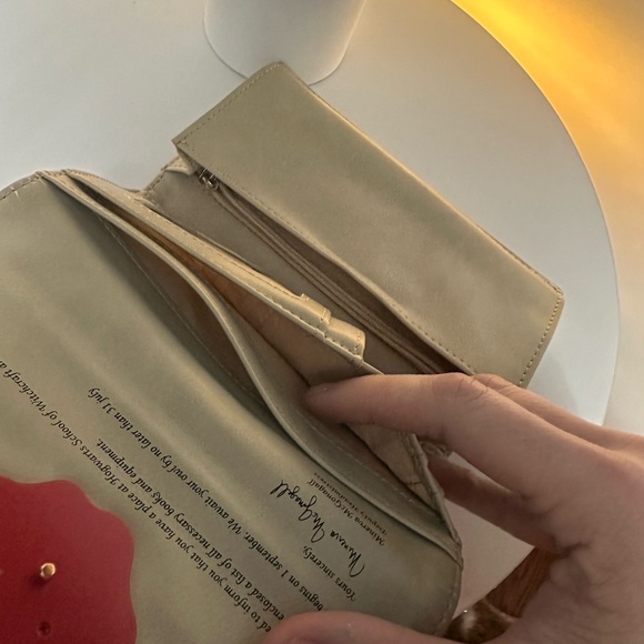 Harry Potter Hogwarts Acceptance Letter Wallet - Picture 4 of 5